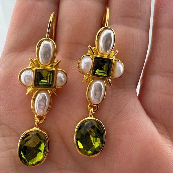 Anthro Asymmetric Green Crystal & Pearl Earrings – Gold Artistic Dangle Design - Picture 7 of 9